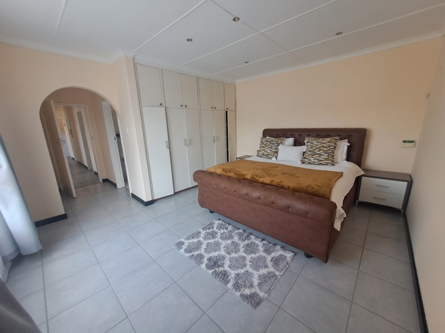 5 Bedroom Property for Sale in Beacon Bay North Eastern Cape